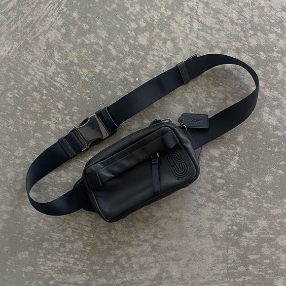 Coach Mini Edge Black Leather Belt Bag Crossbody Style #6786 Unisex - Picture 1 of 5
